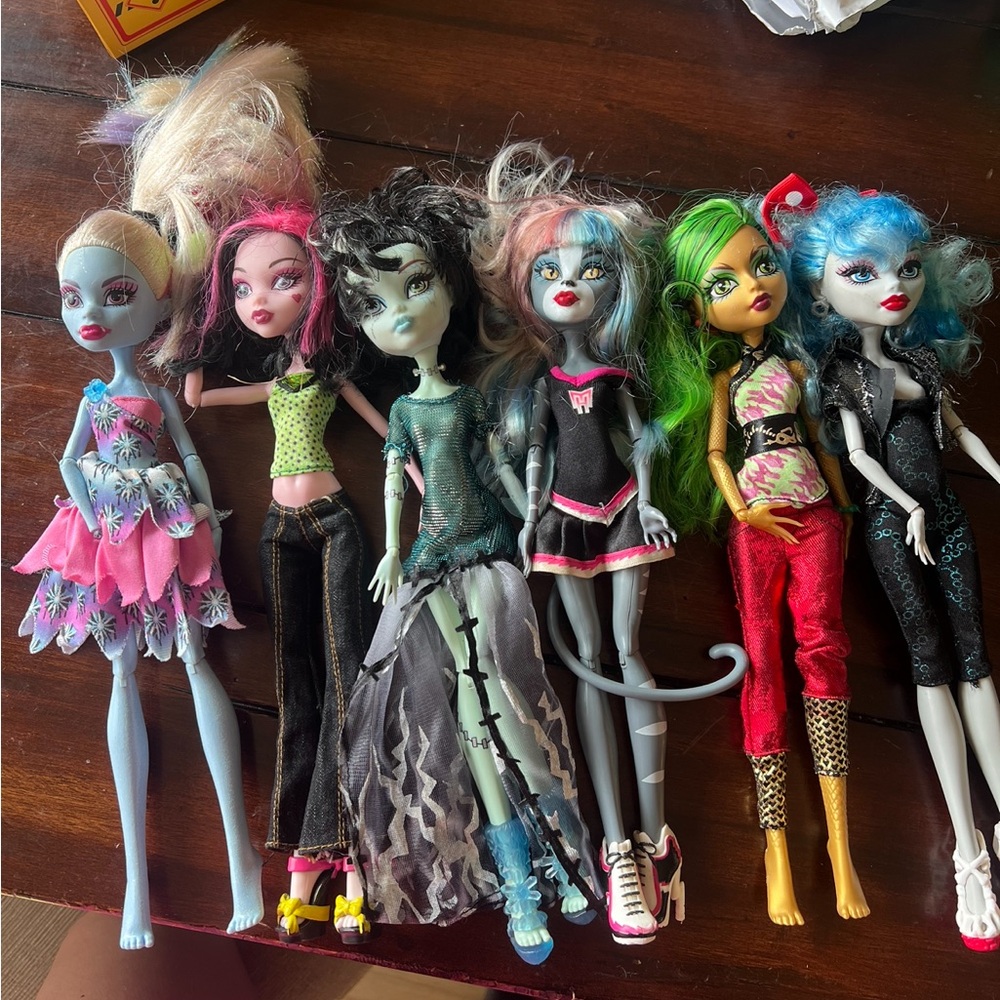 Monster high dolls